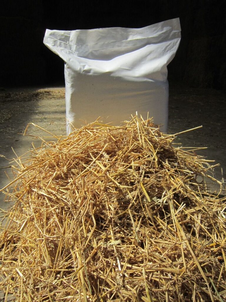 Hochwertiges Stroh im handlichen Kleinballen